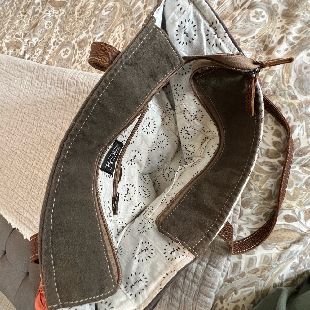 Myra  Canvas Tote Bag with Brown, Cream and Gray Accents in excellent condition - Picture 5 of 8